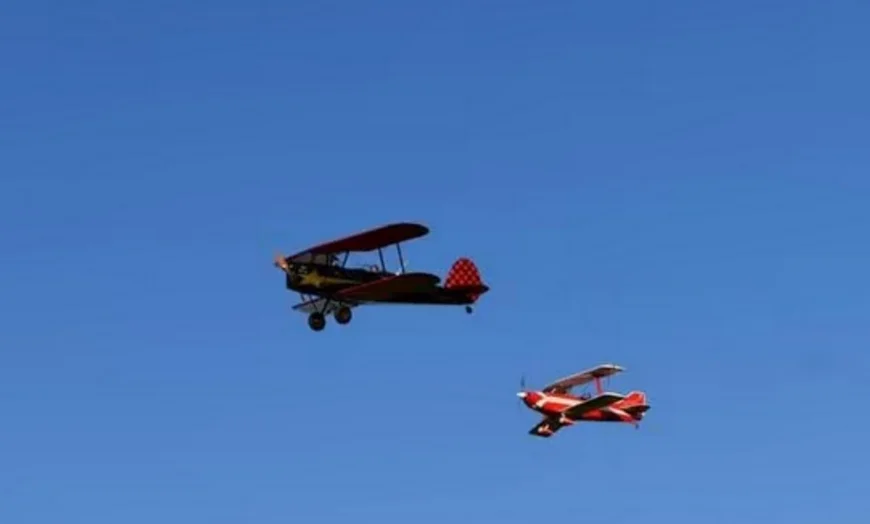 Aérodrome de Cuers Vol patrouille STAMP et FK12 COMET